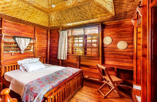 Entebbe Cabin | Banana Village