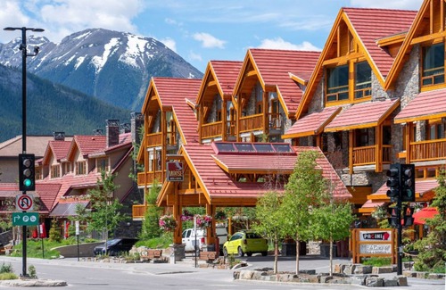 Banff Apartment | Banff Getaway with Unique Decor/Hot Pools On-Site