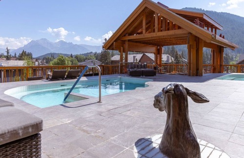 Banff Apartment | Banff Getaway with Unique Decor/Hot Pools On-Site
