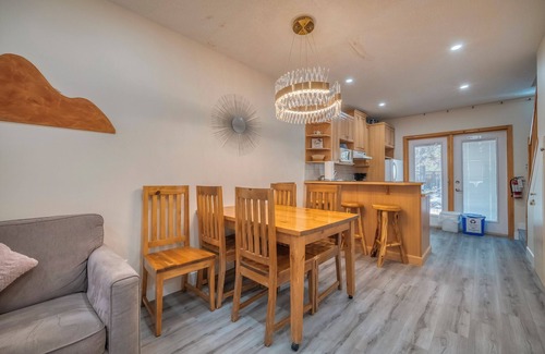 Harvie Heights House | Banff woods lodge-Combo Two Townhouse Door by Door