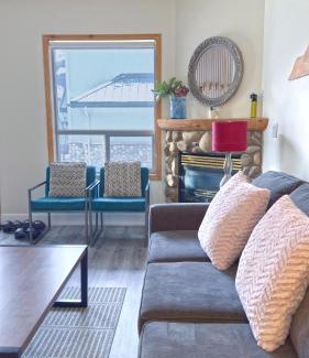 Harvie Heights Hotel | Banff Woods lodge