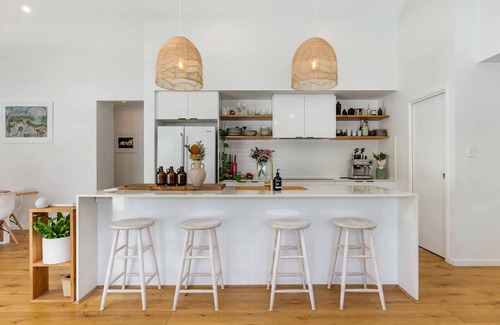 Bangalow House | Bangalow Breeze - Lovely pool - Walk to centre