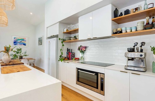 Bangalow House | Bangalow Breeze - Lovely pool - Walk to centre