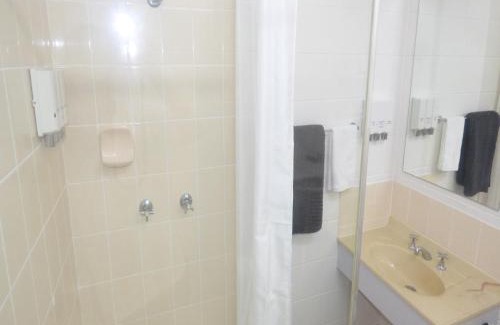 Rosslea Hotel | Banjo Paterson Motor Inn