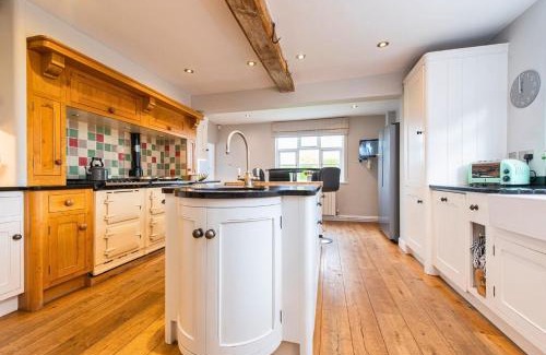 Shobdon House | Bank Farm House - Stunning House & Gardens