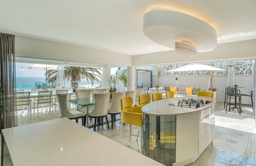 Clifton Apartment | Bantry Nirvana - Ultra lux Apt with views & pool