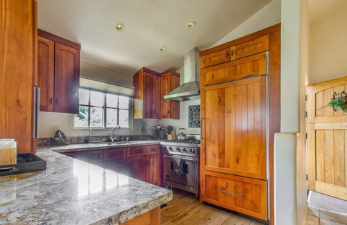 Northwest Carmel Condo | Banyan - Carmel Downtown Condo - Perfect Downtown Location, Walk Everywhere