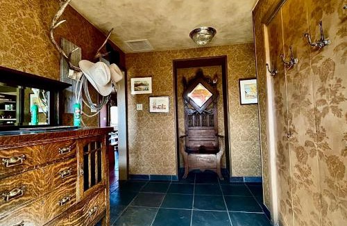 Foothills County House | Bar M5 Ranch Stay