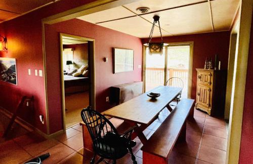 Foothills County House | Bar M5 Ranch Stay