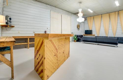 Barbeau Apartment | Barbeau Studio with St Marys River Views!