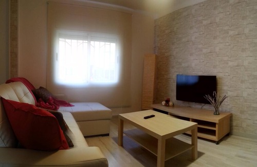 Viladecans Apartment | Barcelona-style airport