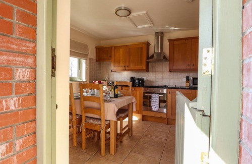 Golden Grove House | BARCUD COTTAGE, pet friendly, character holiday cottage in Llandeilo