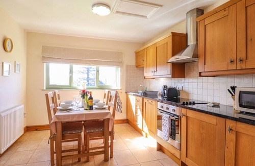 Golden Grove House | BARCUD COTTAGE, pet friendly, character holiday cottage in Llandeilo