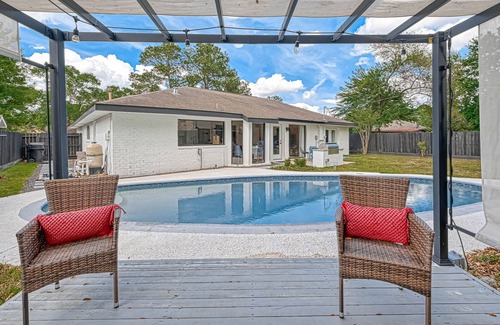 Spring Branch Central House | Barefoot in Spring Branch, Modern Chic Home With Private Pool, Gourmet Kitchen