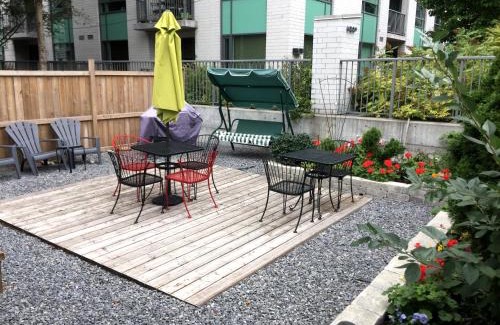Downtown Ottawa Hostel | Barefoot Inn