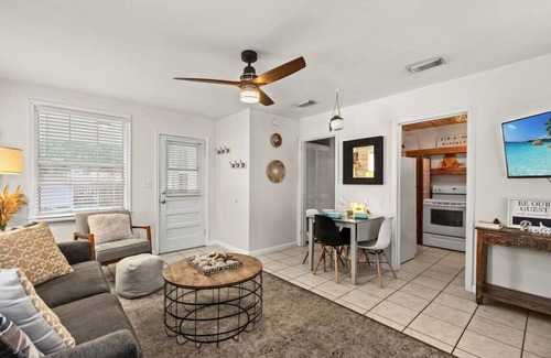 Bid-a-wee Beach House | BarefootBungalow: 1Blk2Bch, SnowbirdsWelcome, FREE Pie 4NovStays, FREEActivities