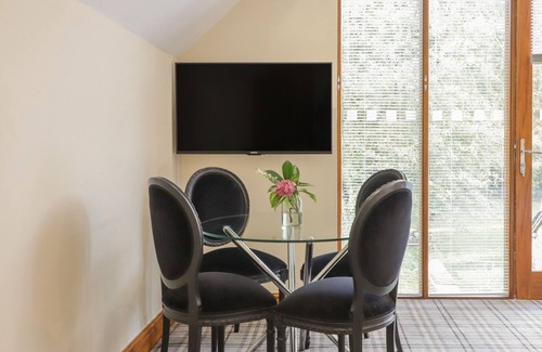 Nantgarw Apartment | BARN APARTMENT 4, romantic, luxury holiday cottage in Cardiff