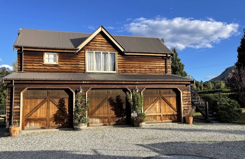 Dalefield Apartment | Barn Apartment - Self Cater - 5 min drive to Coronet Peak Ski field
