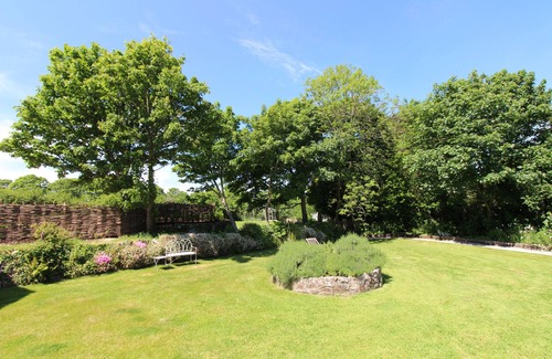 Relubbus House | Barn conversion | 2 bathrooms | Hot tub | Close to Marazion and St Ives.
