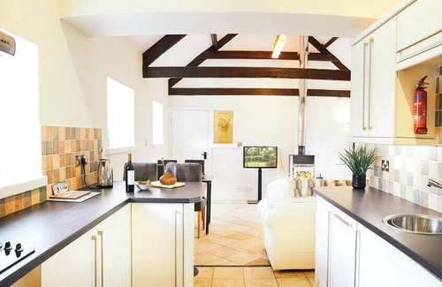 Muston House | Barn Cottage Deluxe - hot tub