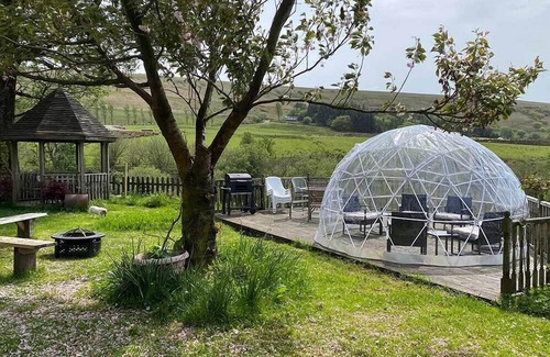 Mawr Cottage | Barn Cottage - Farm Park Stay with Hot Tub, BBQ & Fire Pit