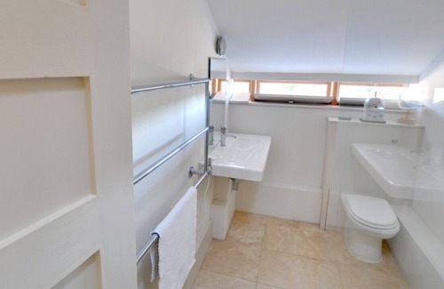 Cley next the Sea House | Barn Drift - Eight Bedroom House, Sleeps 16