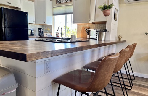 Clifton House | Barn house stay near Palisade, hot tub and views!