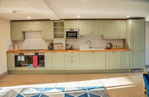 Little Rissington Cottage | Barn in Cotswolds with Hot Tub & Scenic Trails