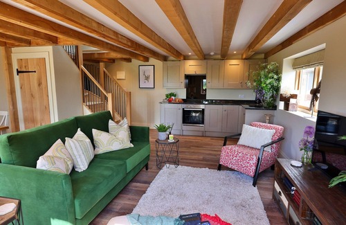 Quedgeley Cottage | Barn in Cotswolds with Outdoor Kitchen