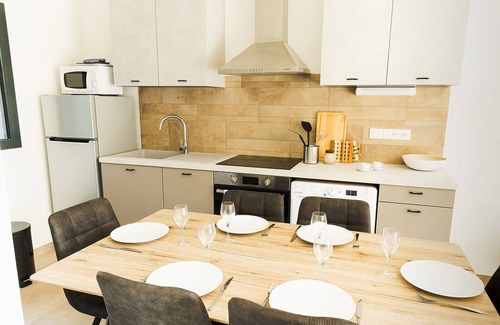 Assier House | Barn La Roca Masia - Les Tournesols, swimming pool, garden, 3 bedrooms 6/8 people