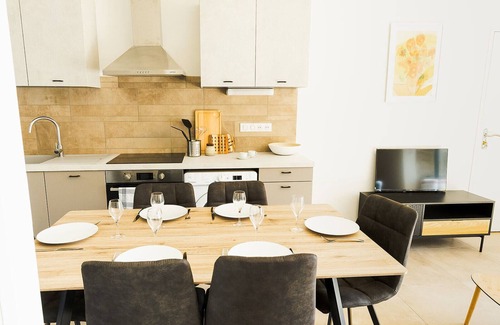 Assier House | Barn La Roca Masia - Les Tournesols, swimming pool, garden, 3 bedrooms 6/8 people