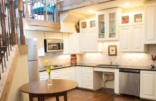 Cottage Grove Other | Barn Luxury Stay w/Jacuzzi Loft