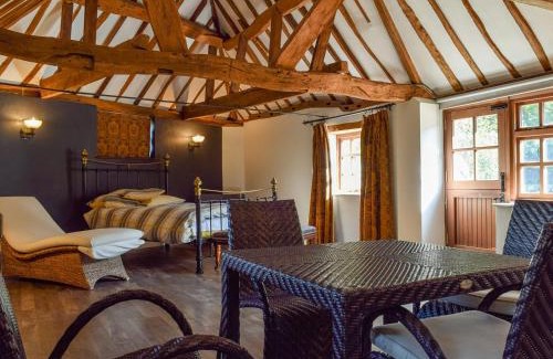 Wooburn Moor House | Barn Suite