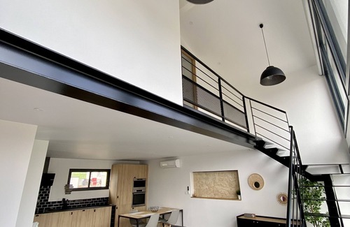 Saint-Andre-de-Cubzac House | Barn with spa / love room