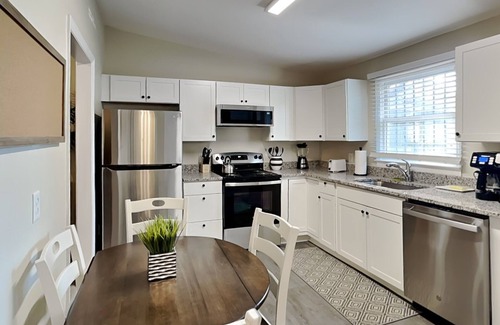 Metropolitan Condo | Barnard Row 1406 | Victorian District + Allows Pets
