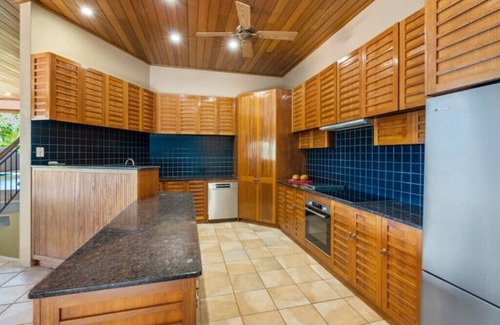 Lamb Range Villa | Barong, luxury Home overlooking Cairns. Privacy + search barongcairns.com