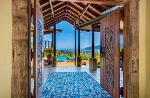 Lamb Range Villa | Barong, luxury Home overlooking Cairns. Privacy + search barongcairns.com