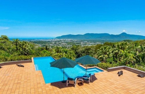 Lamb Range Villa | Barong, luxury Home overlooking Cairns. Privacy + search barongcairns.com