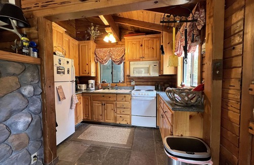 Sunnyside Cabin | Barrick Cabin - 2 bedroom, 1 bath - large deck
