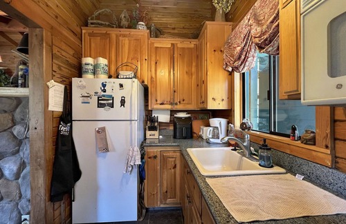 Sunnyside Cabin | Barrick Cabin - 2 bedroom, 1 bath - large deck