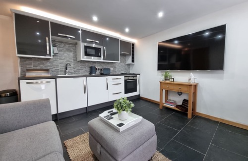 Llanfair Talhaiarn Cottage | Barrog Cottage - sleeps 2 guests in 1 bedroom