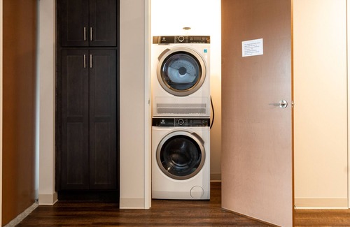 Middleton Apartment | Barsala | Cozy 2BD with convenient access to a European-style Food Hall & Market