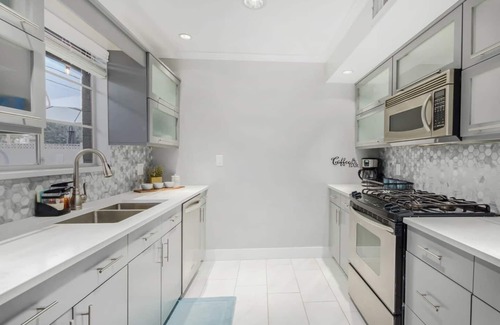 Southwest Village House | Barstool Party Pool12 Seat Hot Tub|Walk 2 Old Town