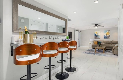 Southwest Village House | Barstool Party Pool12 Seat Hot Tub|Walk 2 Old Town