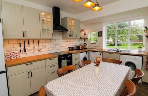 Bossington House | BARTON LODGE, pet friendly, country holiday cottage in Porlock