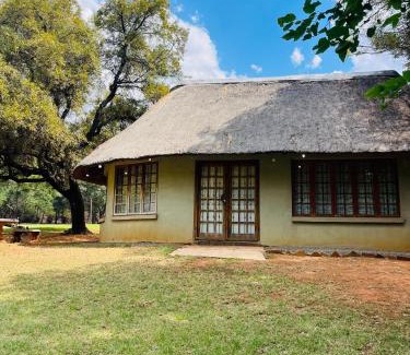 Magaliesberg House | Bartons folly rose guesthouse