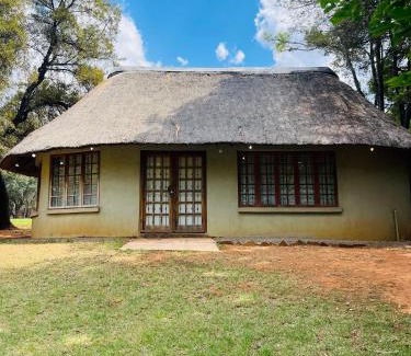 Magaliesberg House | Bartons folly rose guesthouse