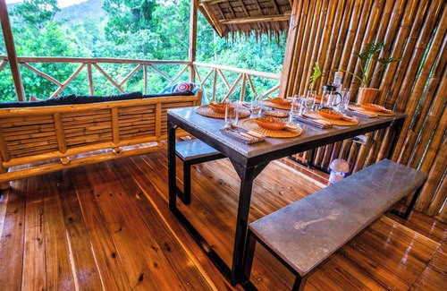 El Nido Villa | Barya Lang Villa with Jeepney Bedroom, Near Town & Lio Beach, Starlink WiFi!