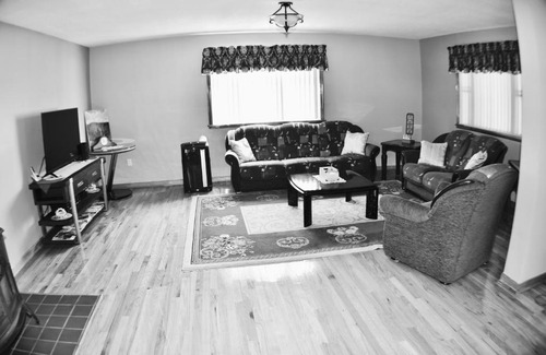 East Meredith House | Baseball Rental 3 Bedroom Full House Plus