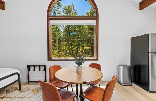 Mount Shasta Cabin | Basecamp Lodge - Cabin 1
